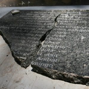 Rompieron el monumento a “La Verdad, la Justicia y la Memoria” (19-11-2012)